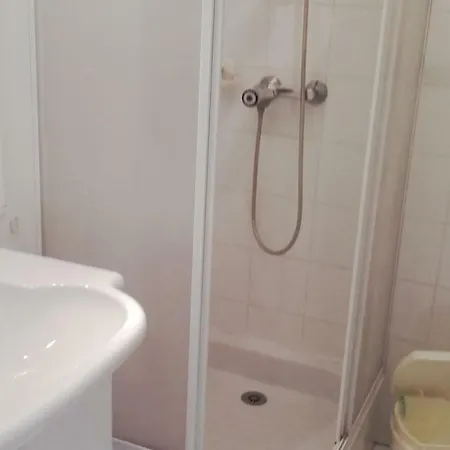 Chez Linette, 22 Place Saint-roch מנטון